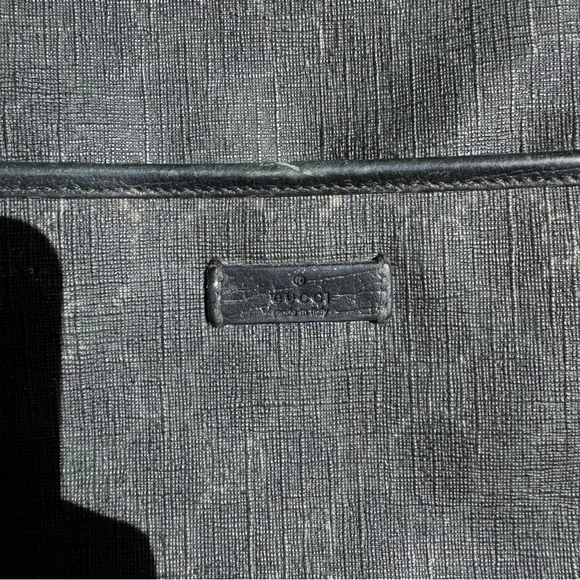 Gucci Supreme Small Crossbody Bag - Picture 4 of 14